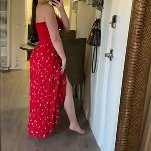 Red Floral 🌹 Maxi skirt w/ Leg Slit